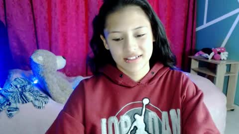 Ashly online show from March 6, 2025, 7:10 pm