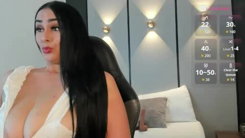 Snapshot of ashly_moonn chatting on April 13, 2026, 12:43 pm A S H L Y online show from April 13, 2026, 12:43 pm