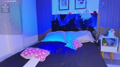    online show from October 10, 2025, 8:52 pm