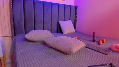 ashlye_miller_ online show from January 14, 2025, 7:06 am