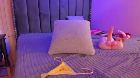 ashlye_miller_ online show from February 11, 2025, 7:02 am