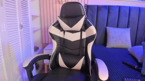 ashlye_miller_ online show from February 25, 2026, 4:33 am