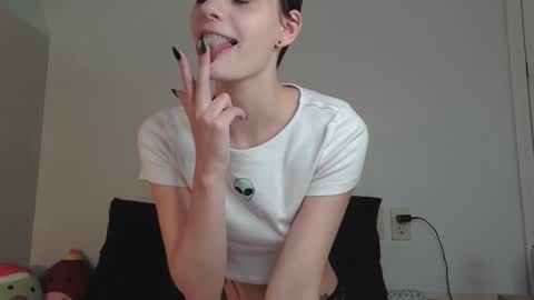 Ash online show from December 19, 2024, 7:40 pm