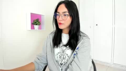 Snapshot of asiam_brunet chatting on December 26, 2024, 12:59 pm Camila online show from December 26, 2024, 12:59 pm