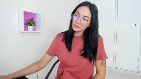 Snapshot of asiam_brunet chatting on January 7, 2025, 12:52 pm Camila online show from January 7, 2025, 12:52 pm