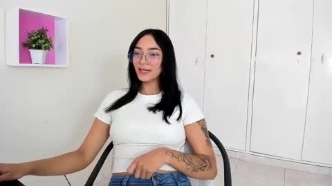 Snapshot of asiam_brunet chatting on January 9, 2025, 1:02 pm Camila online show from January 9, 2025, 1:02 pm