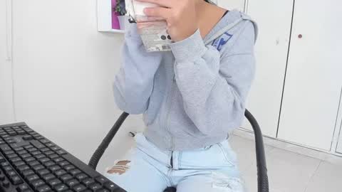 Snapshot of asiam_brunet chatting on January 29, 2025, 12:45 pm Camila online show from January 29, 2025, 12:45 pm