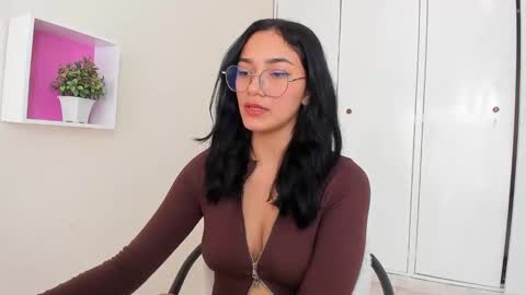 Snapshot of asiam_brunet chatting on February 11, 2025, 6:01 pm Camila online show from February 11, 2025, 6:01 pm