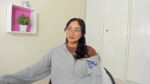 Snapshot of asiam_brunet chatting on February 28, 2025, 1:58 pm Camila online show from February 28, 2025, 1:58 pm