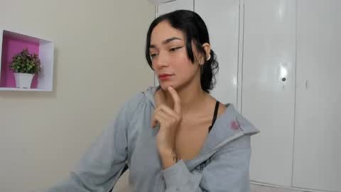 Snapshot of asiam_brunet chatting on March 11, 2025, 1:01 pm Camila online show from March 11, 2025, 1:01 pm