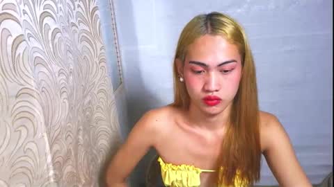 LOVELY LORAINE online show from September 25, 2025, 4:21 pm