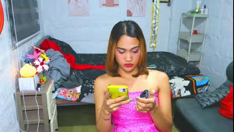 LOVELY LORAINE online show from February 19, 2026, 10:33 am