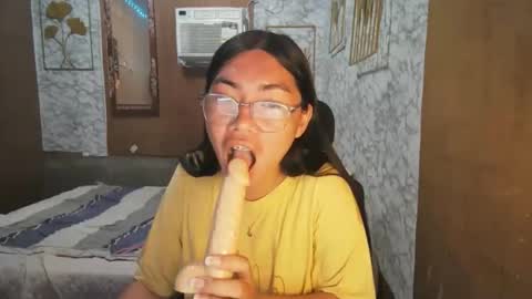 Snapshot of asian_rhean chatting on October 25, 2025, 12:18 am Rhean online show from October 25, 2025, 12:18 am