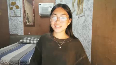 Snapshot of asian_rhean chatting on October 27, 2025, 5:33 am Rhean online show from October 27, 2025, 5:33 am