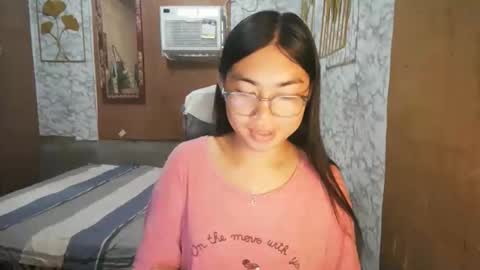 Snapshot of asian_rhean chatting on October 31, 2025, 10:55 pm Rhean online show from October 31, 2025, 10:55 pm