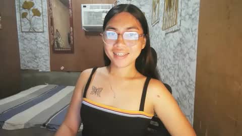 Snapshot of asian_rhean chatting on November 7, 2025, 8:47 am Rhean online show from November 7, 2025, 8:47 am