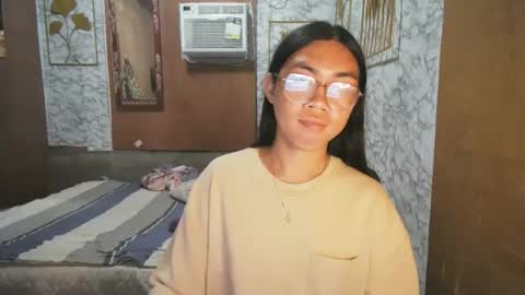 Snapshot of asian_rhean chatting on November 8, 2025, 11:32 am Rhean online show from November 8, 2025, 11:32 am