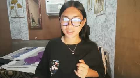 Snapshot of asian_rhean chatting on November 21, 2025, 2:54 am Rhean online show from November 21, 2025, 2:54 am