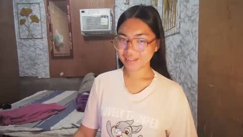 Snapshot of asian_rhean chatting on November 25, 2025, 10:43 pm Rhean online show from November 25, 2025, 10:43 pm