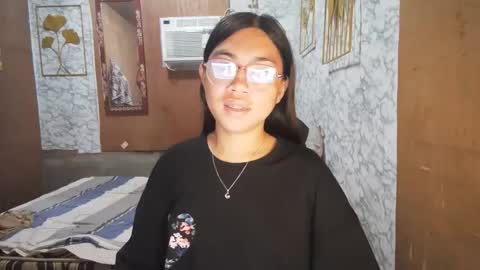 Snapshot of asian_rhean chatting on November 28, 2025, 10:23 pm Rhean online show from November 28, 2025, 10:23 pm