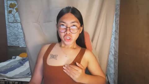 Snapshot of asian_rhean chatting on December 2, 2025, 10:20 am Rhean online show from December 2, 2025, 10:20 am