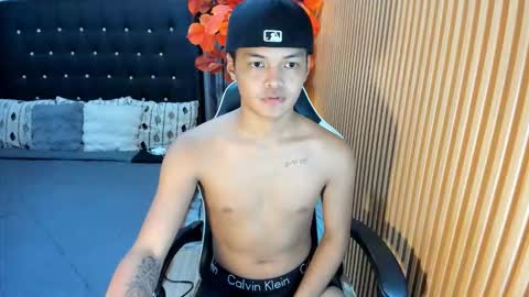 Snapshot of asianhugescott chatting on October 6, 2025, 12:46 pm VICTORIA SCOTT online show from October 6, 2025, 12:46 pm