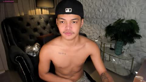 Snapshot of asianhugescott chatting on November 1, 2025, 5:26 pm VICTORIA SCOTT online show from November 1, 2025, 5:26 pm