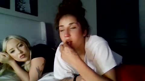 asianicolee online show from May 5, 2026, 5:48 am