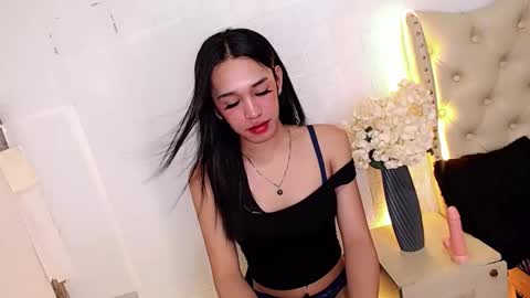 asianpetite_ivy online show from January 9, 2026, 2:03 am