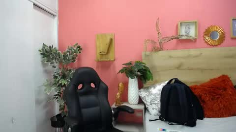 Snapshot of aslyhernandez chatting on April 14, 2026, 9:48 am ASLY online show from April 14, 2026, 9:48 am