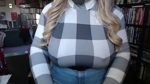 Aspen Vale online show from October 28, 2025, 8:55 pm