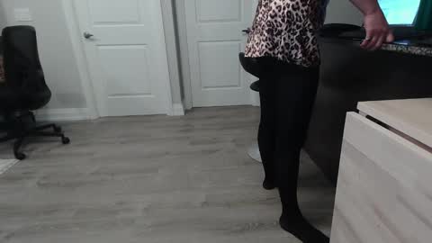 Snapshot of assloveman25 chatting on December 17, 2024, 7:26 pm Linda online show from December 17, 2024, 7:26 pm