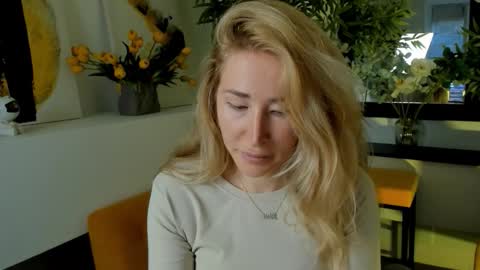 astramonroe online show from October 8, 2025, 7:50 am