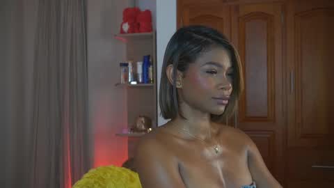 Astrea online show from November 9, 2025, 11:58 pm