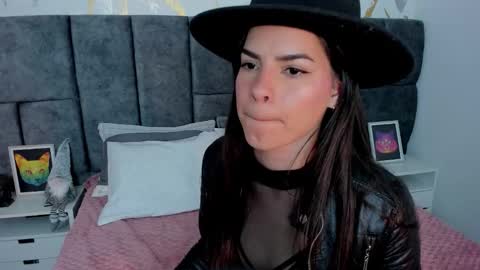 astrid_velle online show from November 22, 2025, 4:11 am