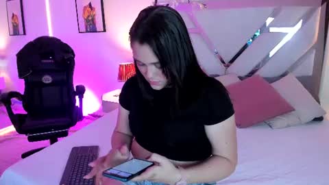 Snapshot of astrid_williams_ chatting on July 12, 2026, 1:40 am Astrid online show from July 12, 2026, 1:40 am