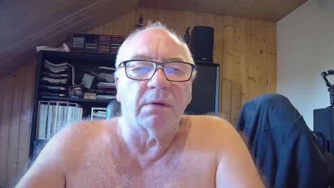 asusandy online show from September 29, 2025, 6:18 am