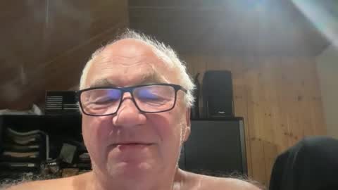 asusandy online show from October 1, 2025, 3:56 am