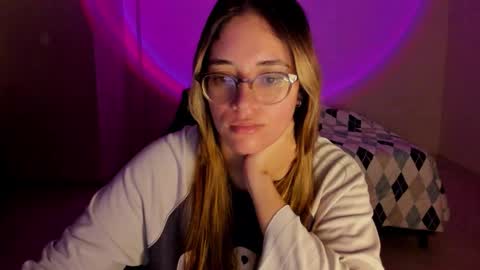 atenas online show from November 7, 2025, 9:42 am