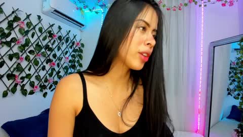 Snapshot of atenea_kros chatting on February 5, 2025, 10:41 am Atenea online show from February 5, 2025, 10:41 am