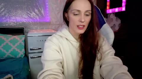 Snapshot of athenaautumn chatting on May 3, 2026, 5:13 am Athena Autumn online show from May 3, 2026, 5:13 am
