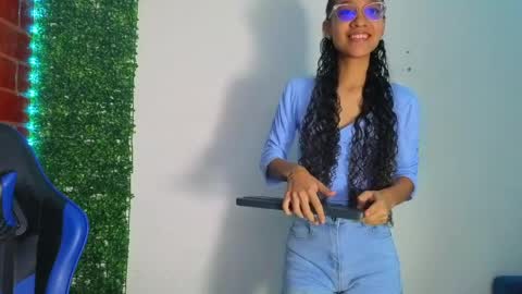 Athenea online show from March 29, 2026, 8:14 am