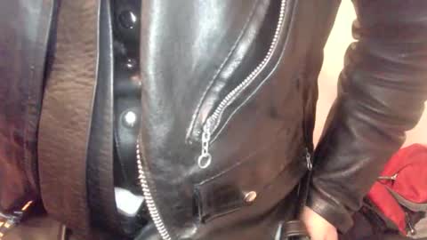 Atlleather1 online show from April 17, 2026, 3:42 am