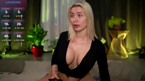 Isabella online show from March 3, 2026, 10:10 am