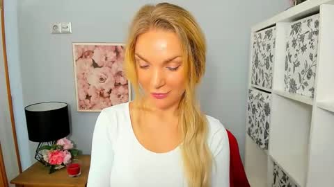 Snapshot of aullorasensual chatting on December 3, 2024, 9:11 am AulloraSensual online show from December 3, 2024, 9:11 am