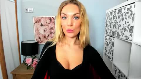 Snapshot of aullorasensual chatting on December 11, 2024, 10:06 pm AulloraSensual online show from December 11, 2024, 10:06 pm