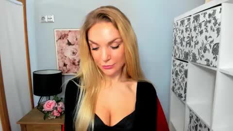 Snapshot of aullorasensual chatting on December 13, 2024, 9:57 am AulloraSensual online show from December 13, 2024, 9:57 am