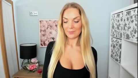 Snapshot of aullorasensual chatting on February 21, 2025, 10:17 am AulloraSensual online show from February 21, 2025, 10:17 am