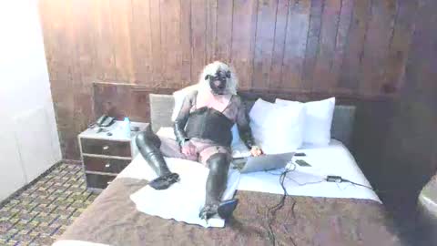 Dodge001 online show from December 31, 2024, 4:04 pm