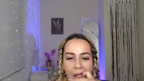 Snapshot of aunty_milf chatting on June 17, 2026, 10:32 pm aunty_milf online show from June 17, 2026, 10:32 pm